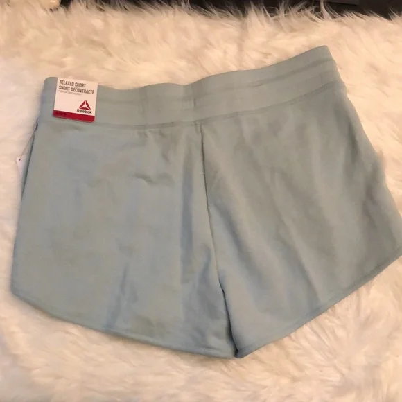 NWT Women Reebok Relaxed Shorts in XL - 2 Pockets - Grey Mist Color - Picture 8 of 9